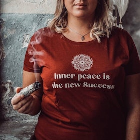 T-shirt "Inner peace is the new success" Burgundy - Soul Factory