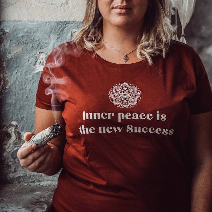 T-shirt "Inner peace is the new success" Burgundy - Soul Factory