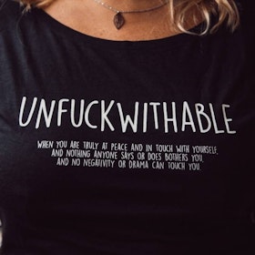 T-shirt Unfuckwithable Svart - Soul Factory