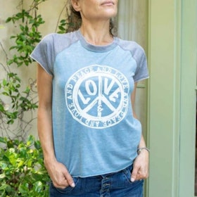 T-shirt "Peace & Love" - SuperLove Tees