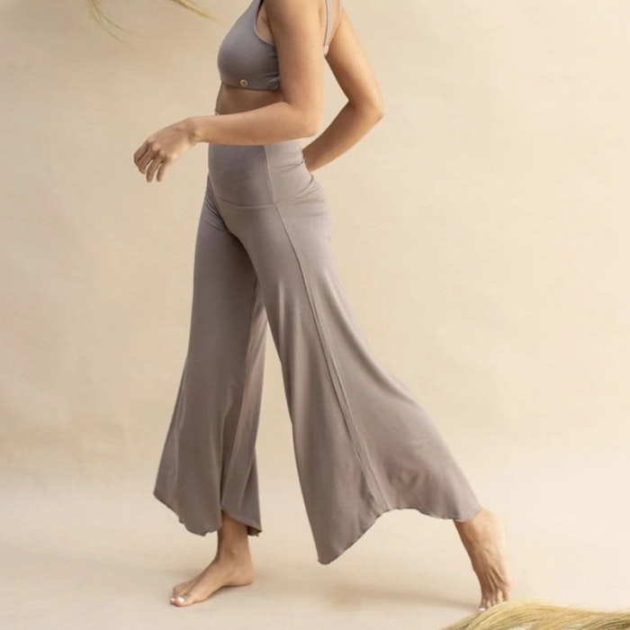 Yogabyxor Layla Flares - Sable från Indigo Luna