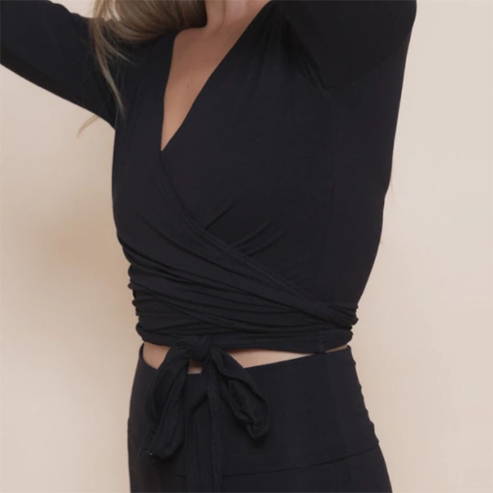 Yogatröja Agni Wrap Top Black - Indigo Luna
