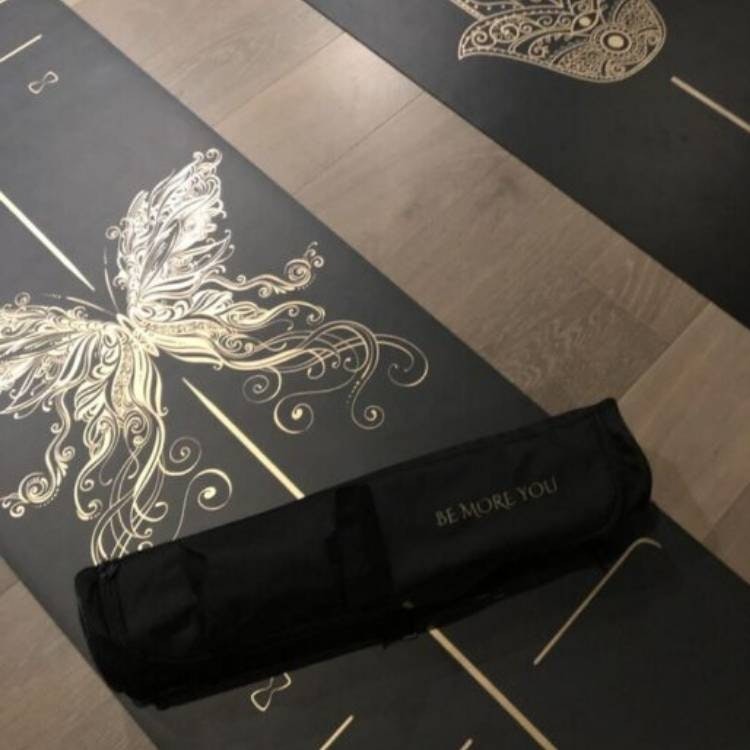 Yogamatta Butterfly Black Gold 183x61 cm 4 mm + Yogaväska - Vackraliv Yoga