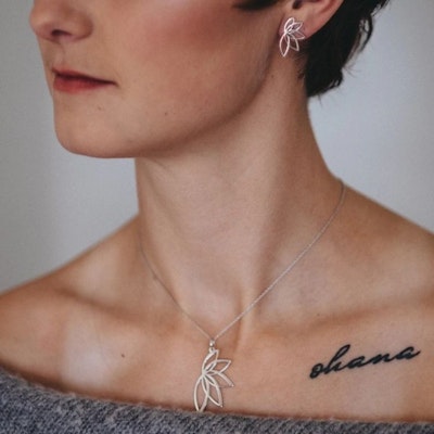 Halsband äkta silver Lotus L - Anna & Deia