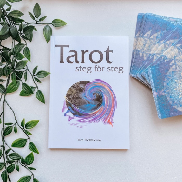 Bok "Tarot steg för steg"  - Ylva Trollsveden