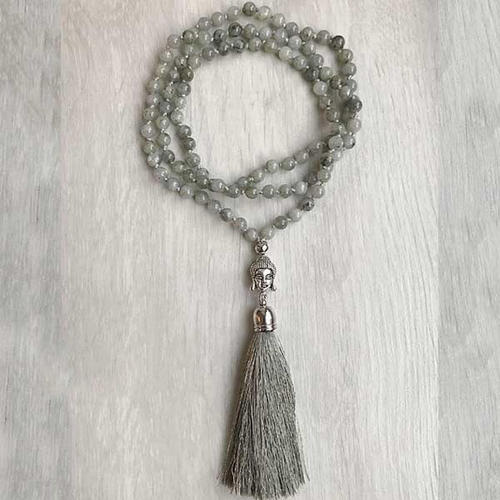 Mala halsband Buddha Labradorite från Nouelle