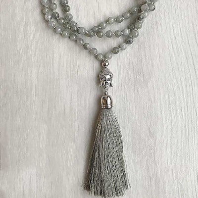 Mala halsband Buddha Labradorite från Nouelle