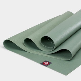 Yogamatta eKO SuperLite Travelmat 1,5 mm Leaf green - Manduka