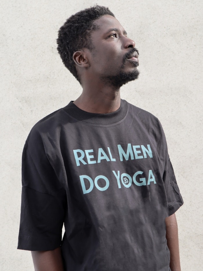 T-shirt Unisex Real Men Do Yoga Black - Soul Factory