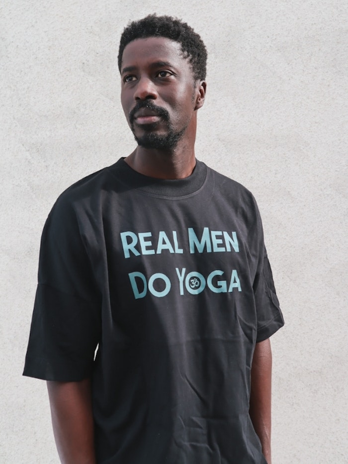 T-shirt Unisex Real Men Do Yoga Black - Soul Factory