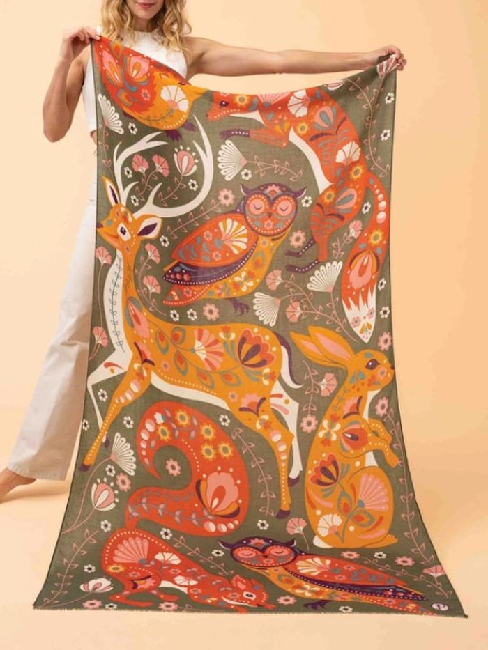 Sjal "Folk Art Forest Scarf" - Powder design