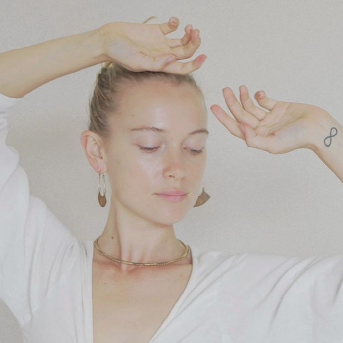 Örhänge Semiya Hoop Small - Nakila Collective