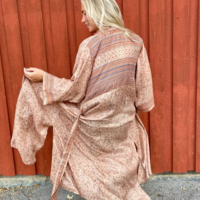 Kimono Uma återvunnen sari Nr 88