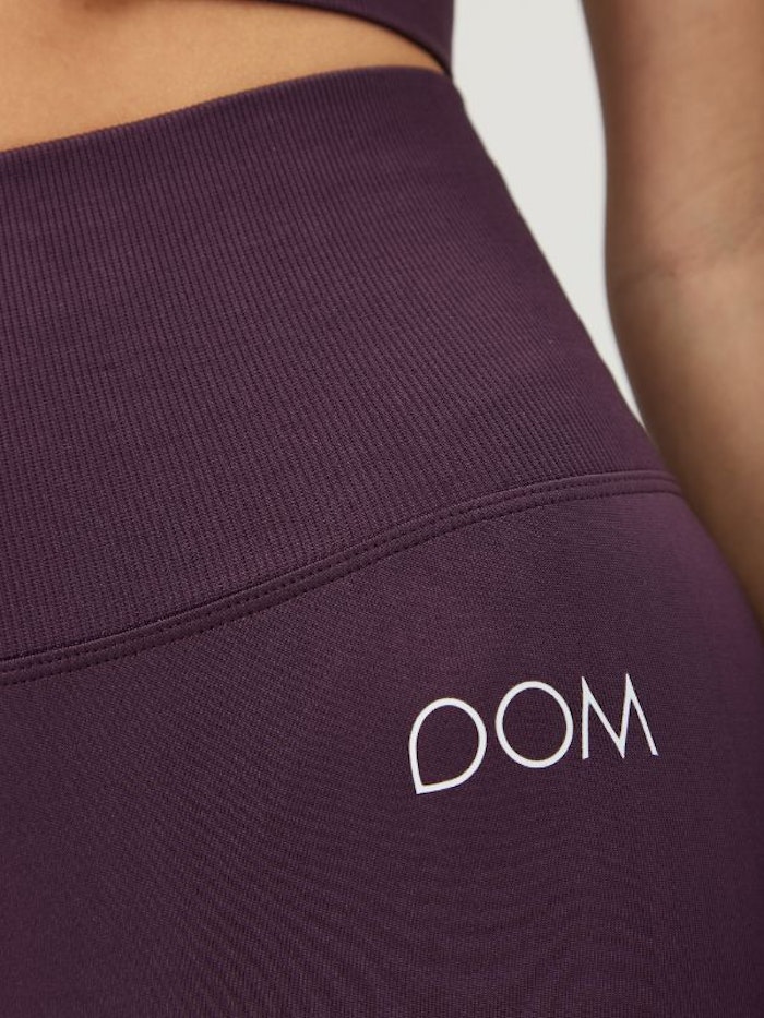 Yogaleggings Seamless SESH Midnight Plum - DOM