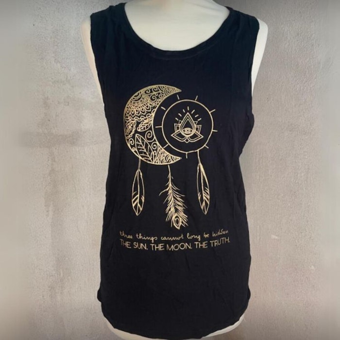 Yogalinne The sun The moon The truth - Karma Collective