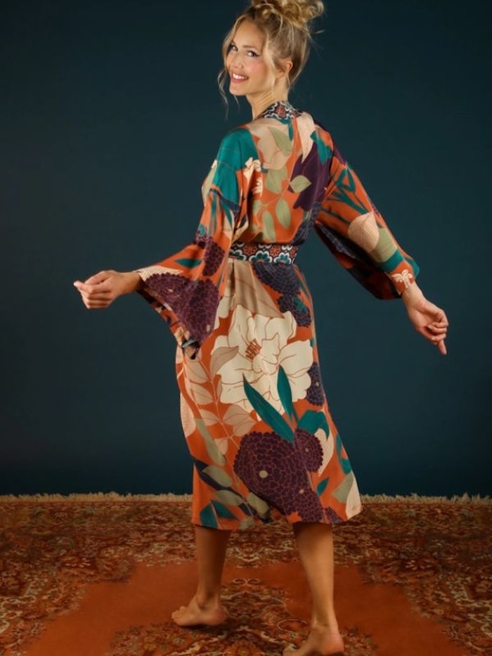 Kimono Winter Floral Terracotta long - Powder design