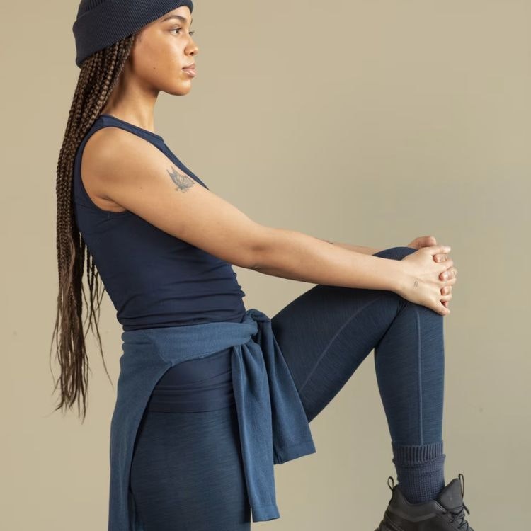 Yogalinne Basic Bamboo Tank Midnight Blue - Run & Relax