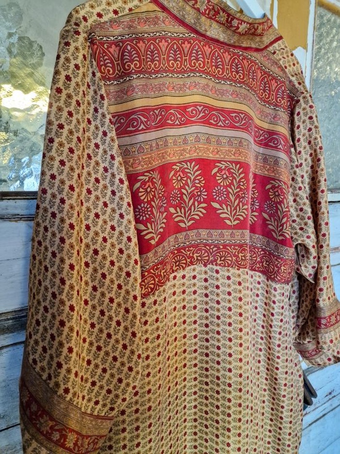Kimono Uma återvunnen sari Nr 105