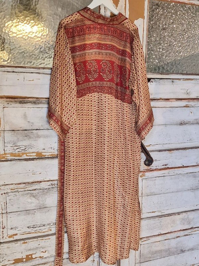 Kimono Uma återvunnen sari Nr 105