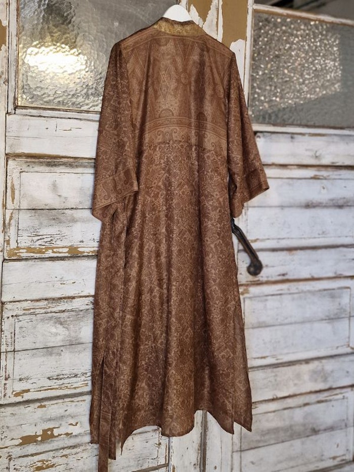 Kimono Uma återvunnen sari Nr 106