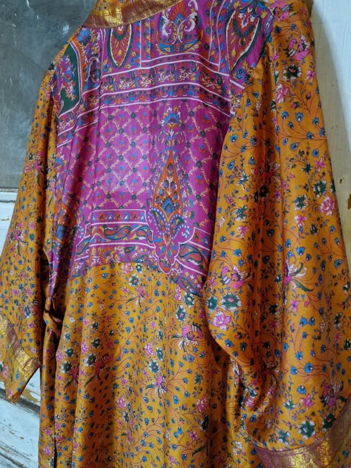 Kimono Uma återvunnen sari Nr 111