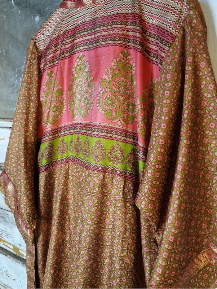 Kimono Uma återvunnen sari Nr 112