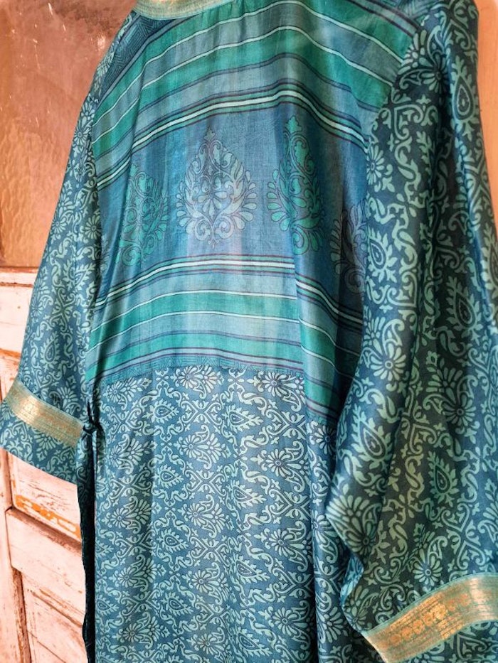 Kimono Uma återvunnen sari Nr 114