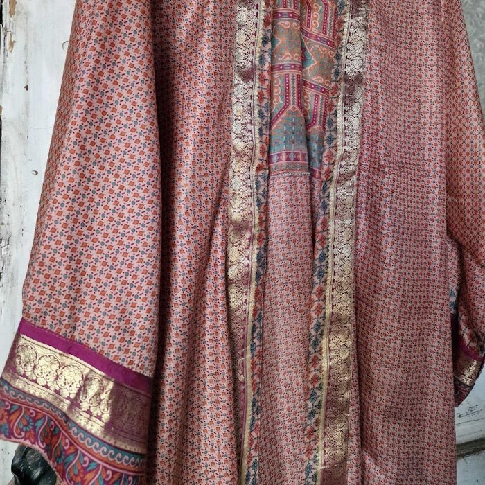 Kimono Uma återvunnen sari Nr 118