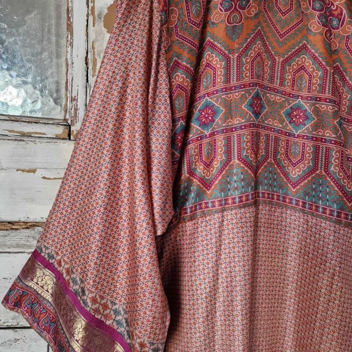 Kimono Uma återvunnen sari Nr 118