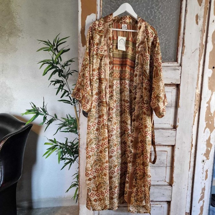 Kimono Uma återvunnen sari Nr 121