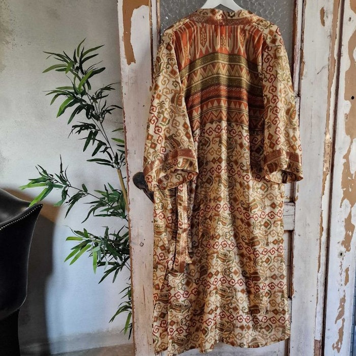 Kimono Uma återvunnen sari Nr 121