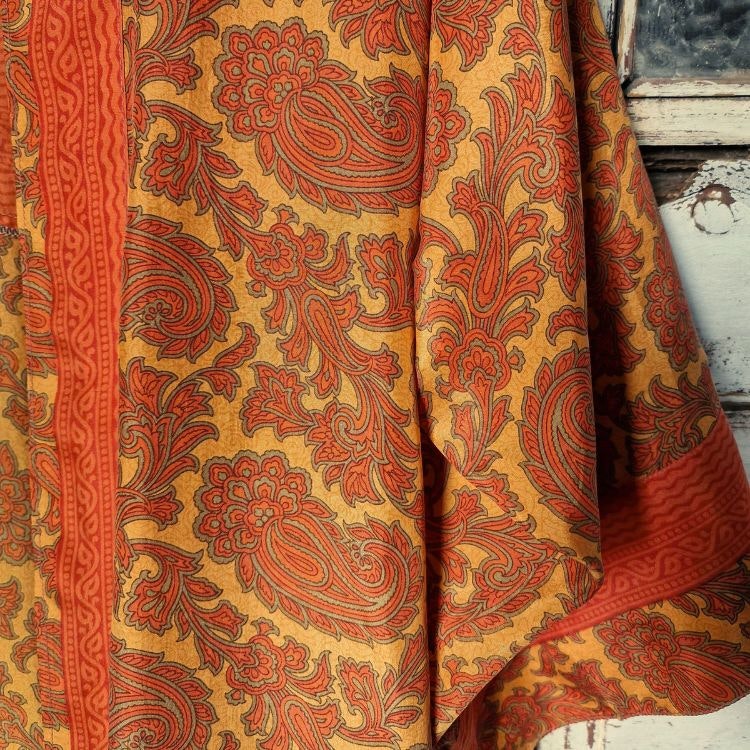 Kimono Uma återvunnen sari Nr 122