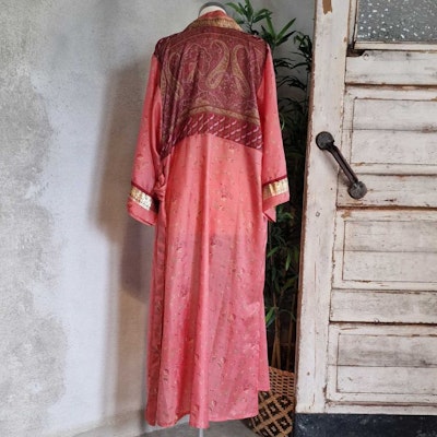 Kimono Uma återvunnen sari Nr 128