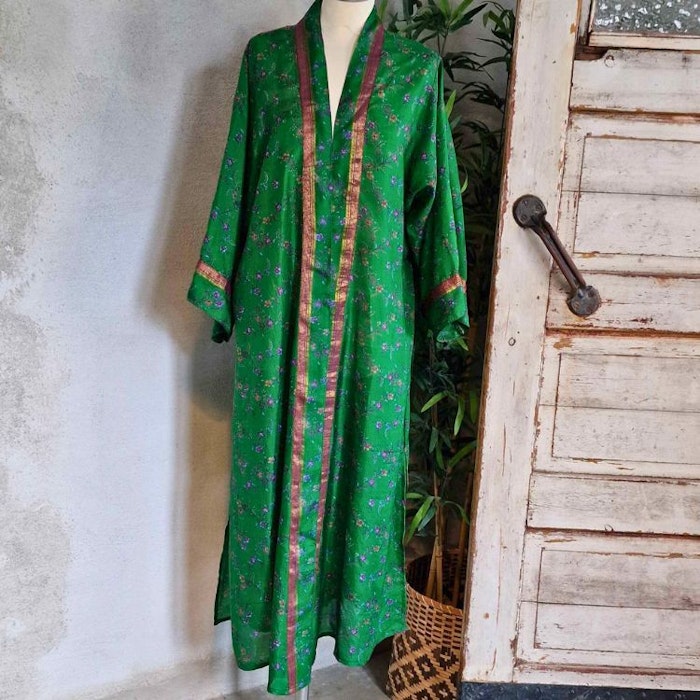 Kimono Uma återvunnen sari Nr 131