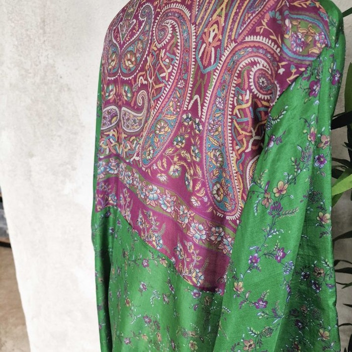 Kimono Uma återvunnen sari Nr 131