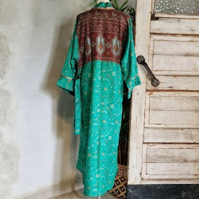 Kimono Uma återvunnen sari Nr 133