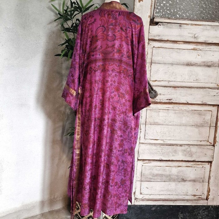 Kimono Uma återvunnen sari Nr 136