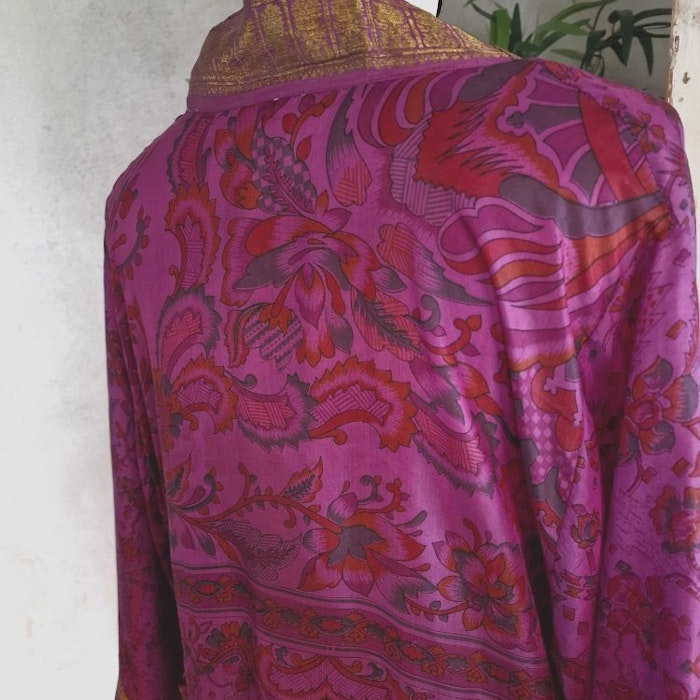 Kimono Uma återvunnen sari Nr 136