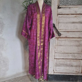 Kimono Uma återvunnen sari Nr 136