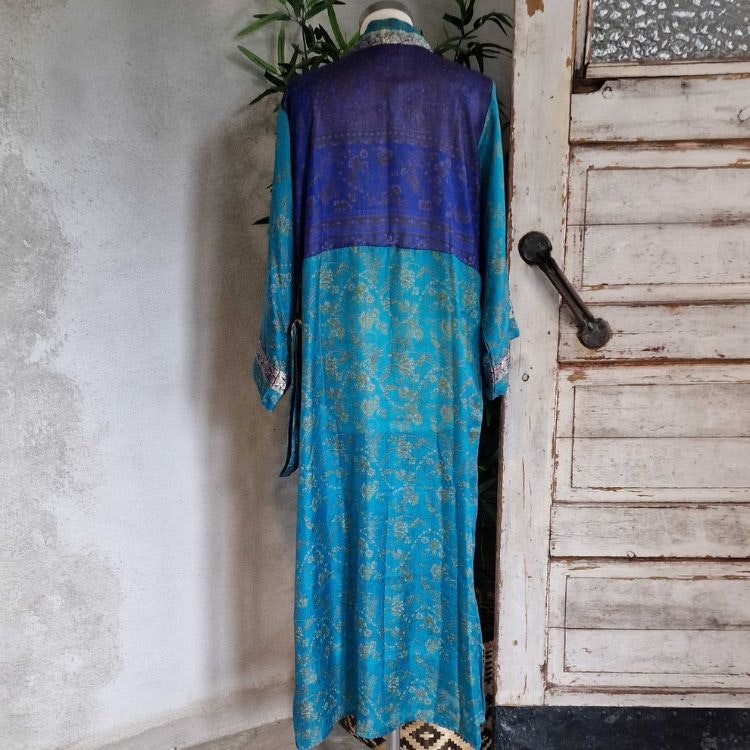 Kimono Uma återvunnen sari Nr 137