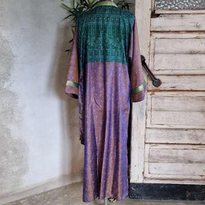 Kimono Uma återvunnen sari Nr 139