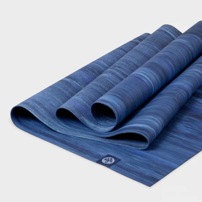 Yogamatta eKO SuperLite Travelmat 1,5 mm Blue Moon Marble - Manduka