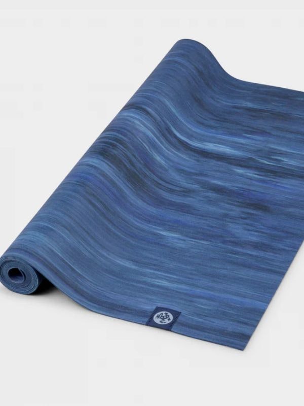 Yogamatta eKO SuperLite Travelmat 1,5 mm Blue Moon Marble - Manduka
