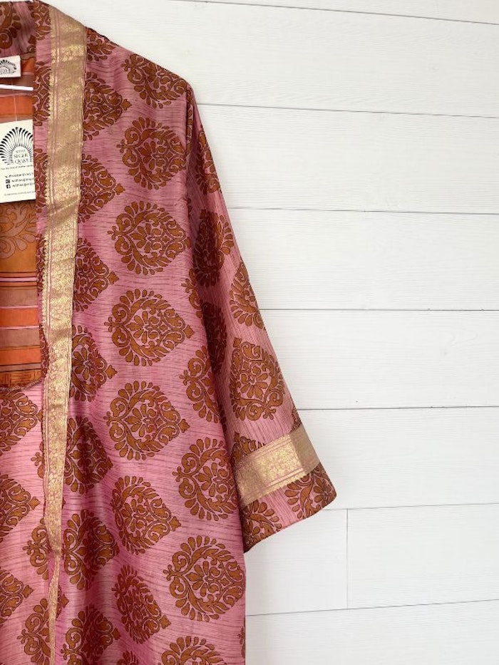 Kimono Uma återvunnen sari Nr 143