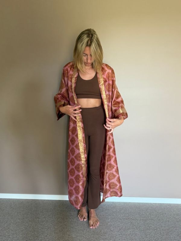 Kimono Uma återvunnen sari Nr 143