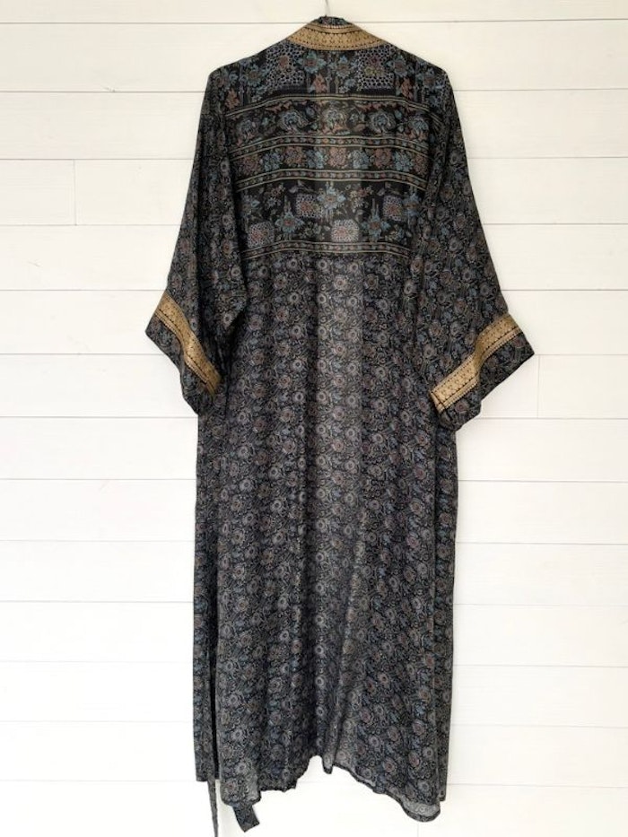 Kimono Uma återvunnen sari Nr 144