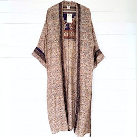 Kimono Uma återvunnen sari Nr 145