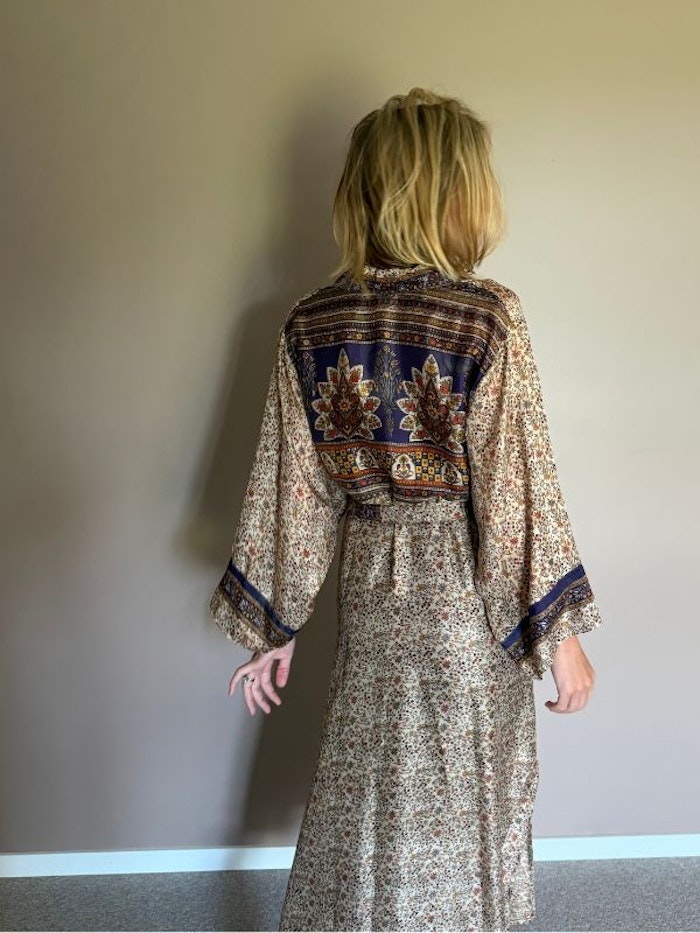 Kimono Uma återvunnen sari Nr 145