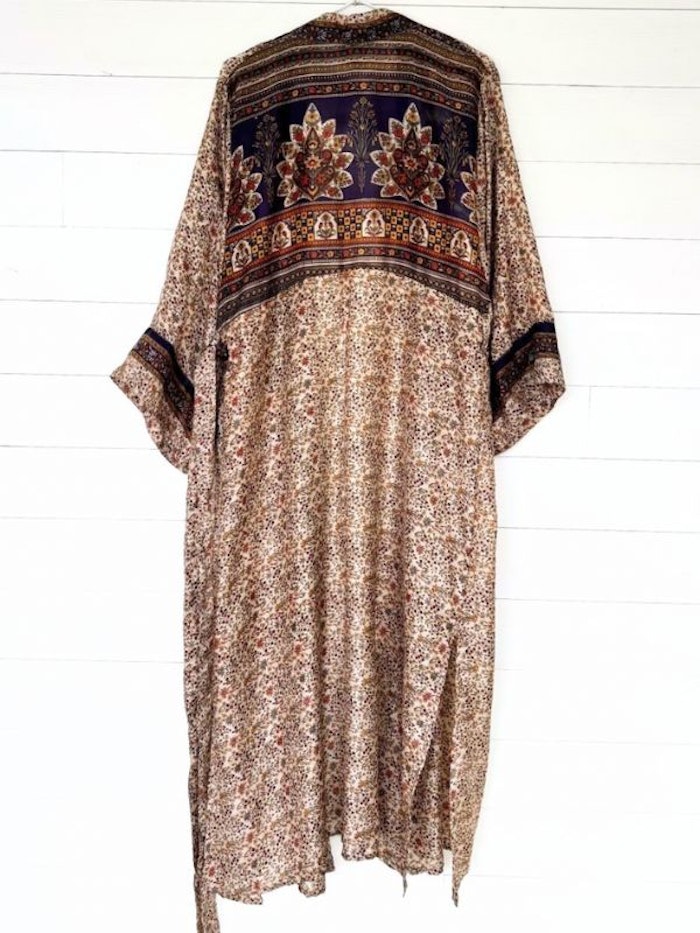 Kimono Uma återvunnen sari Nr 145