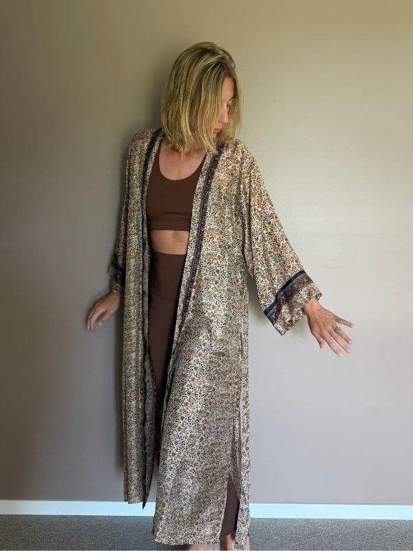 Kimono Uma återvunnen sari Nr 145